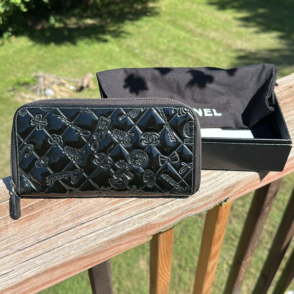 CHANEL 08 Lucky Patent Leather Zip Wallet. Full inclusion holo COA FLASH SALE - Picture 2 of 16